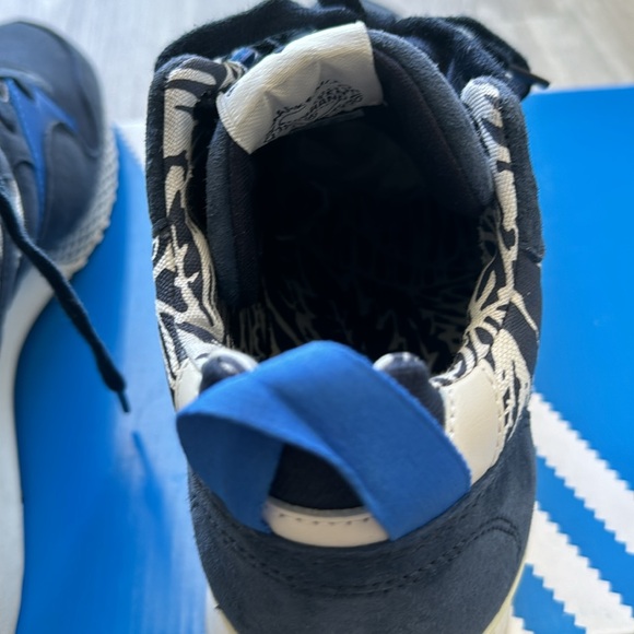 Adidas Shoes - Picture 6 of 8